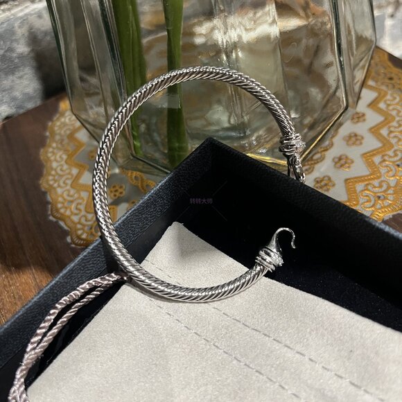 D̲a̲v̲i̲d̲ ̲Y̲u̲r̲m̲a̲n̲ 4mm Silver Diamond Hook Bracelet - Picture 4 of 5